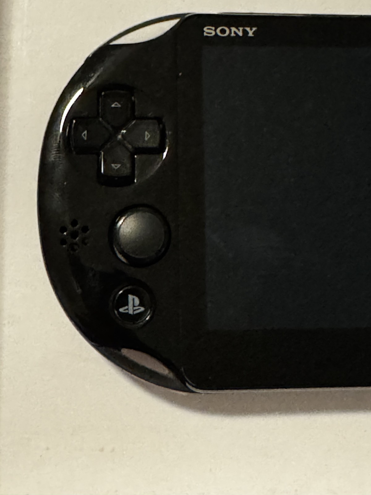 Sony PlayStation Vita Slim PCH-2001 W/8GB Sony PS Vita Memory Card With Case