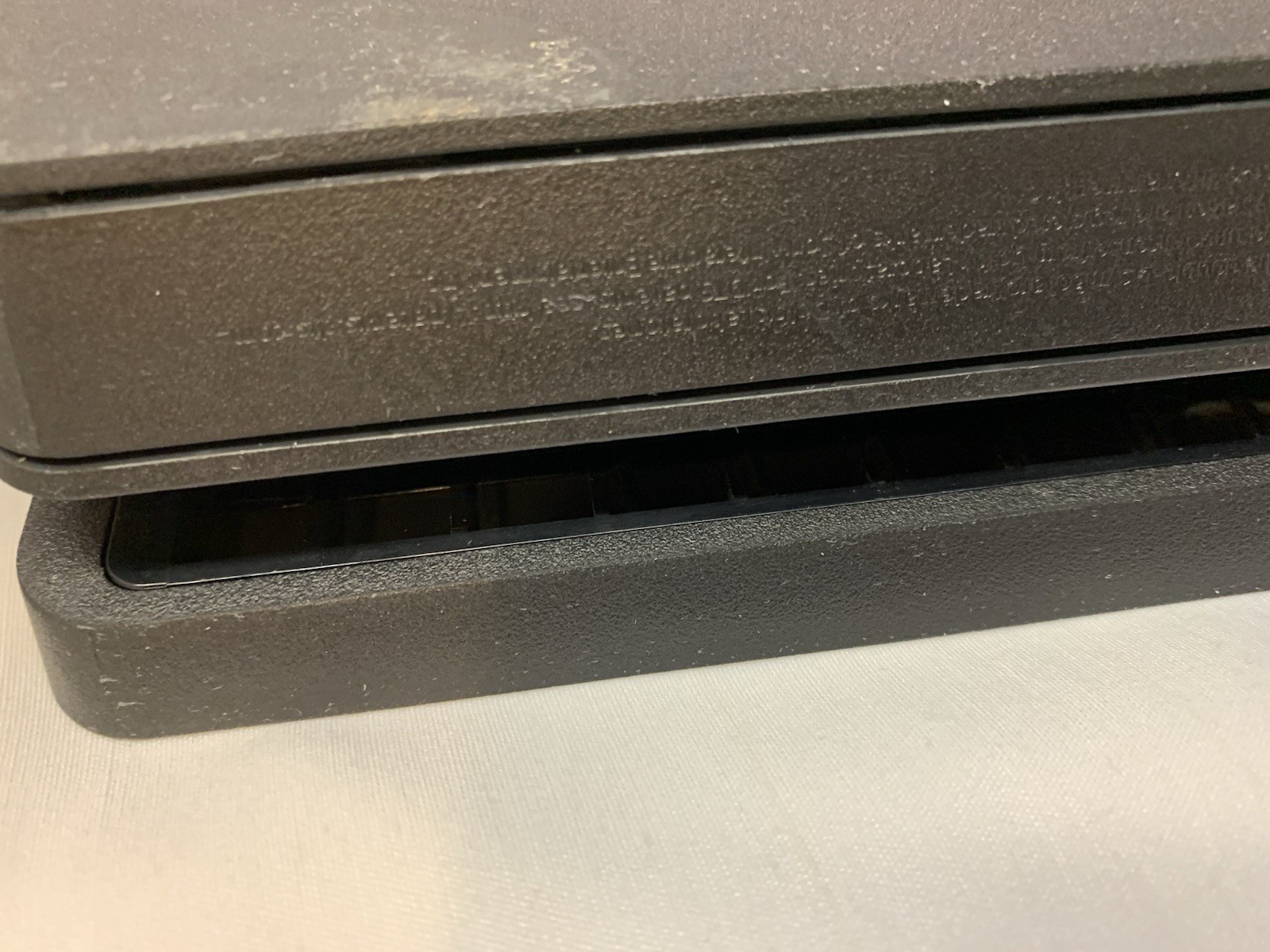 Sony PlayStation 4 Slim 1TB Console CUH-2215B – Disc Drive Issue (READ)