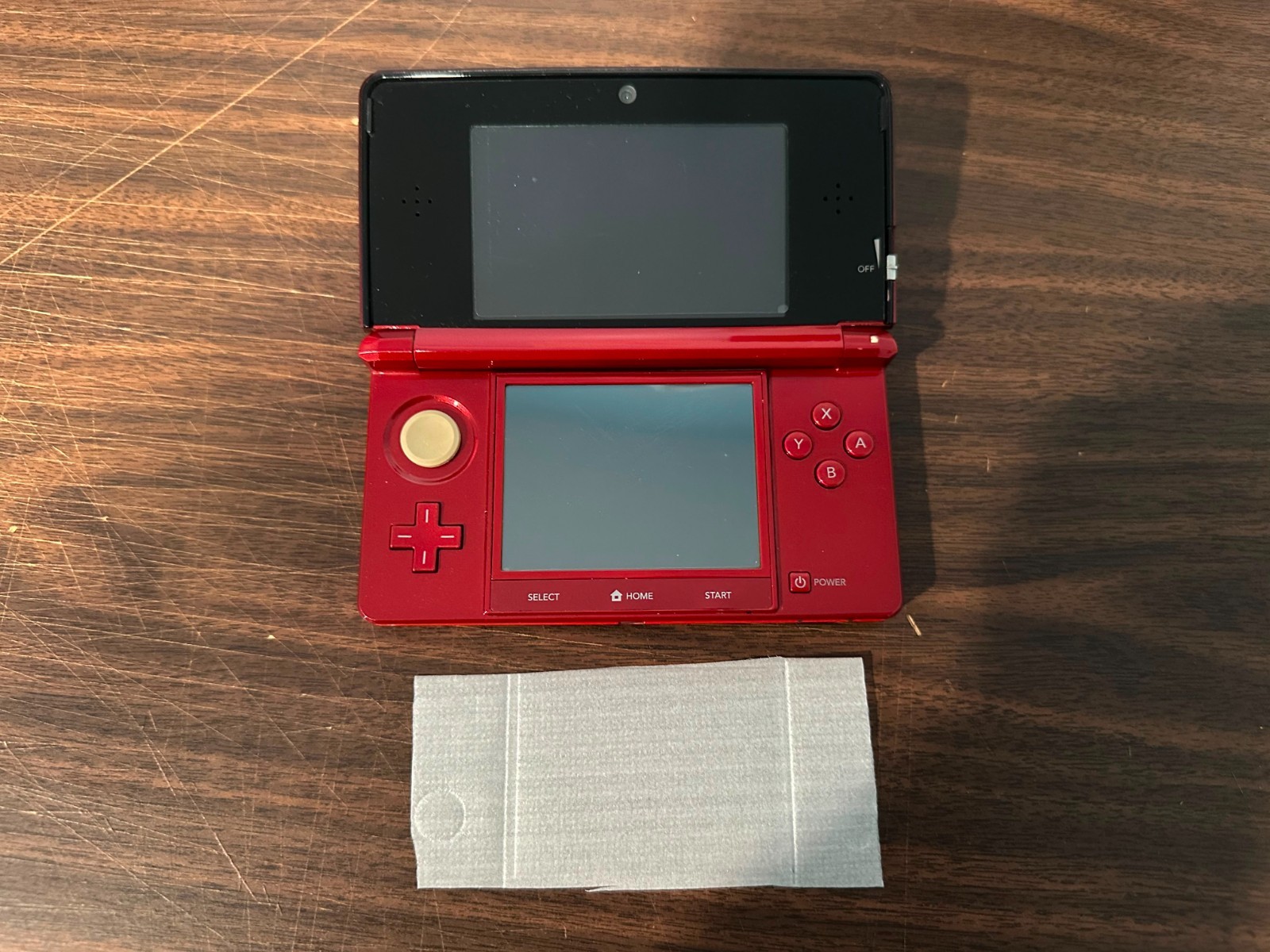 Nintendo 3DS with Stylus, Memory card and Charger – Flame Red