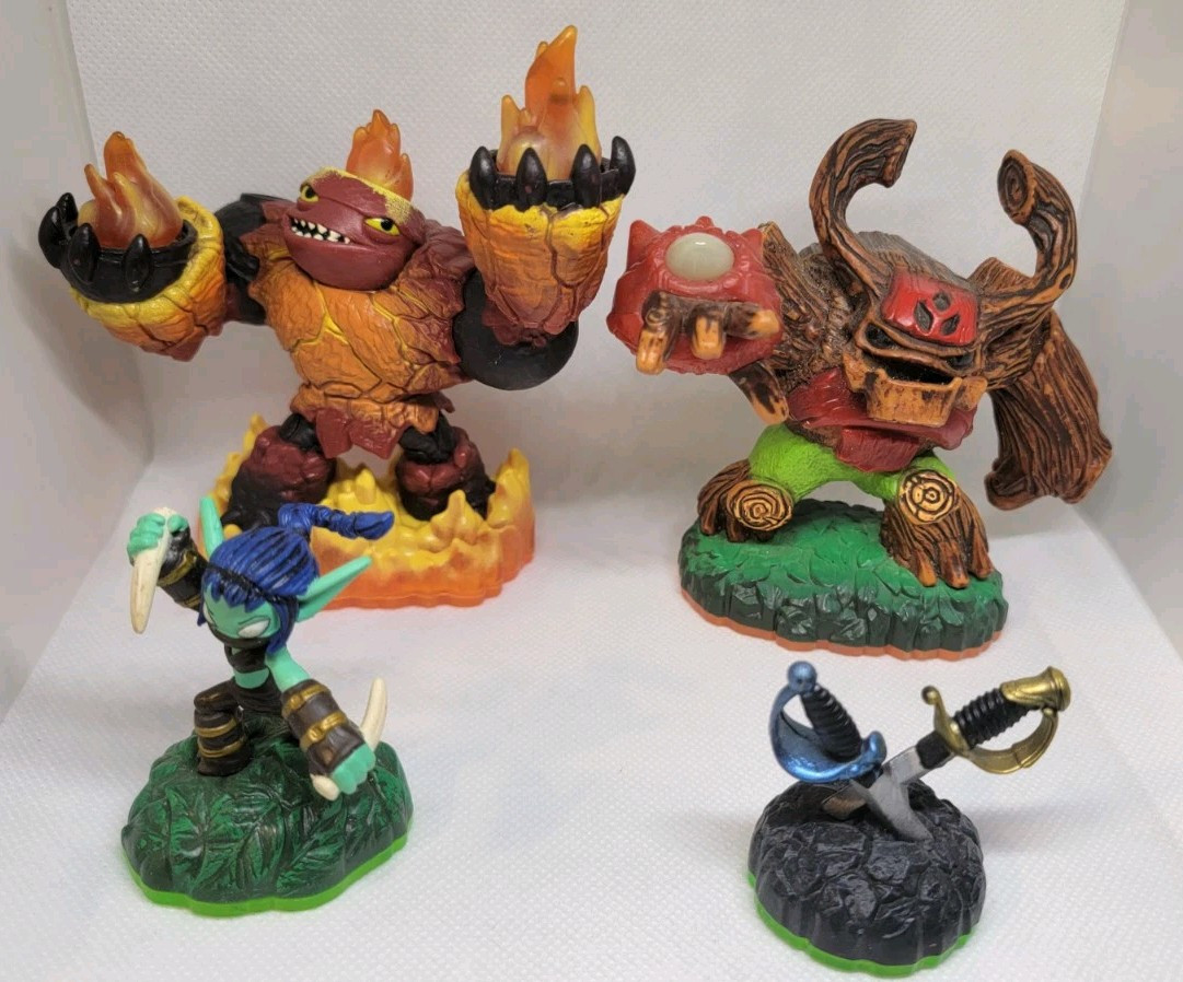 Activision Skylanders 29 Piece Lot Characters, Vehicles, Items, Weapons