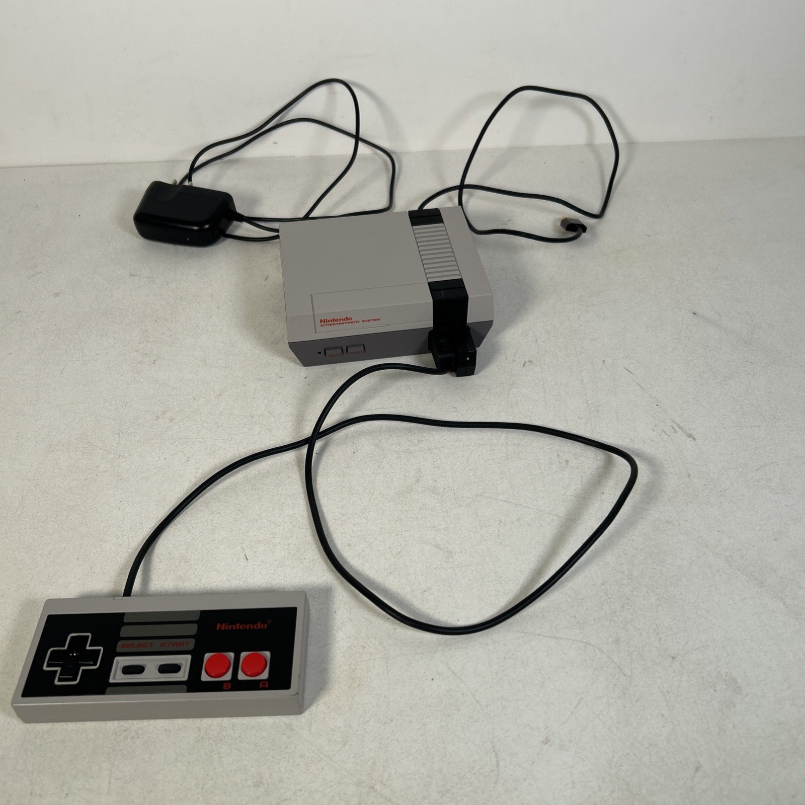 Nintendo NES Classic Edition Console Gaming System CLV-001 Gray