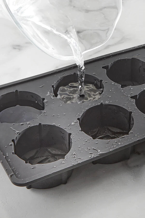 BioWare Officially Licensed Mass Effect Medals Ice Tray Set (4 molds-2 of each)