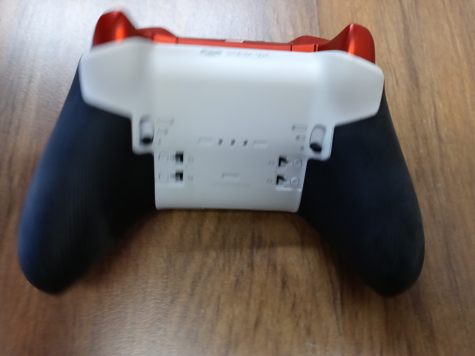 Official Microsoft – Elite Series 2 Core Wireless Controller – Red (RFZ-00013)