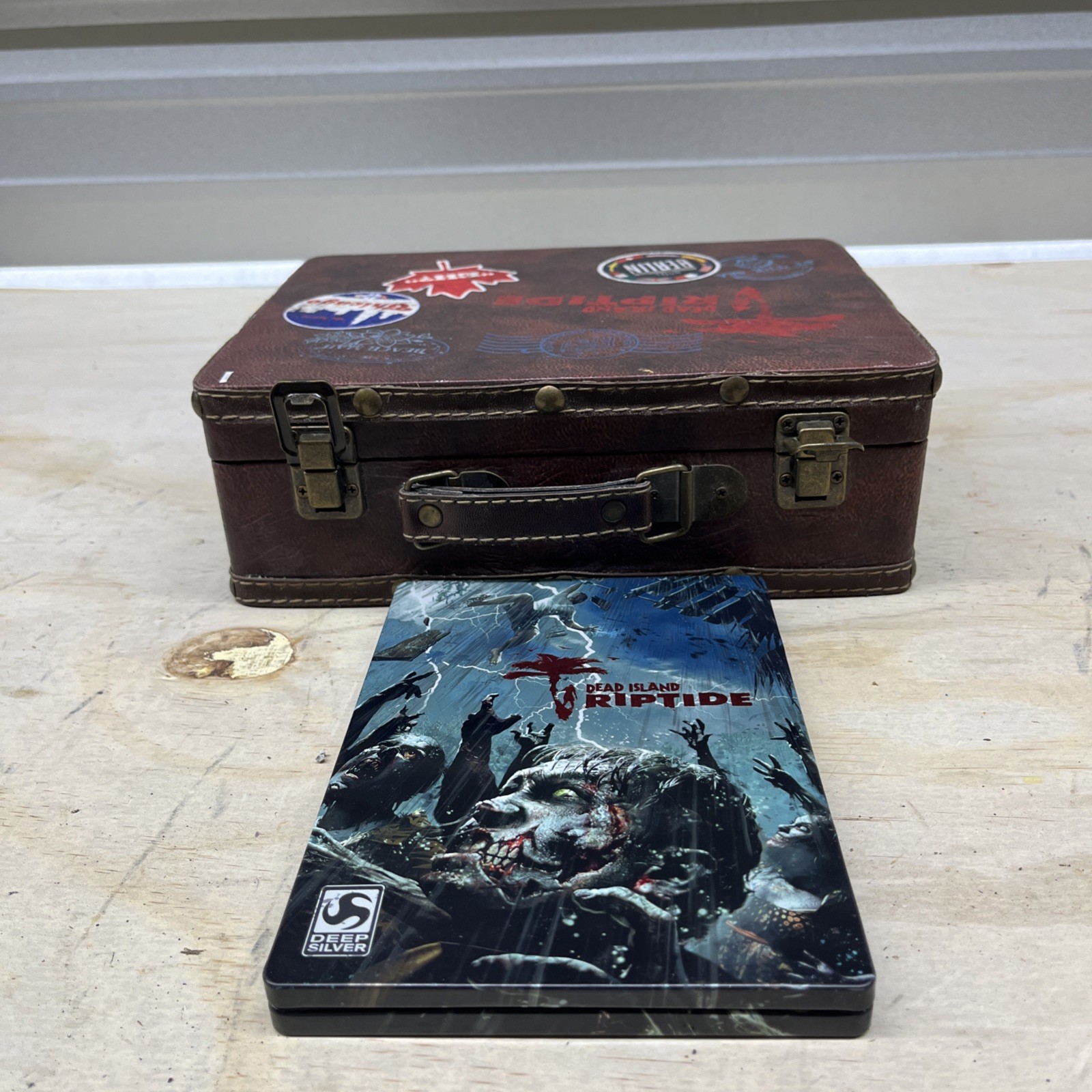 Dead Island: Riptide Collector’s Rigor Mortis Edition Xbox 360 Suitcase & Game