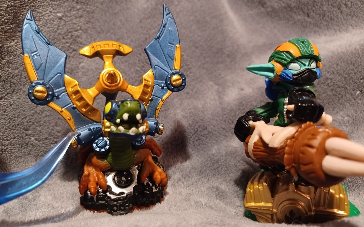 Mixed Lot of Skylanders: Giants,Trophies, Super Chargers etc. (14 in total)