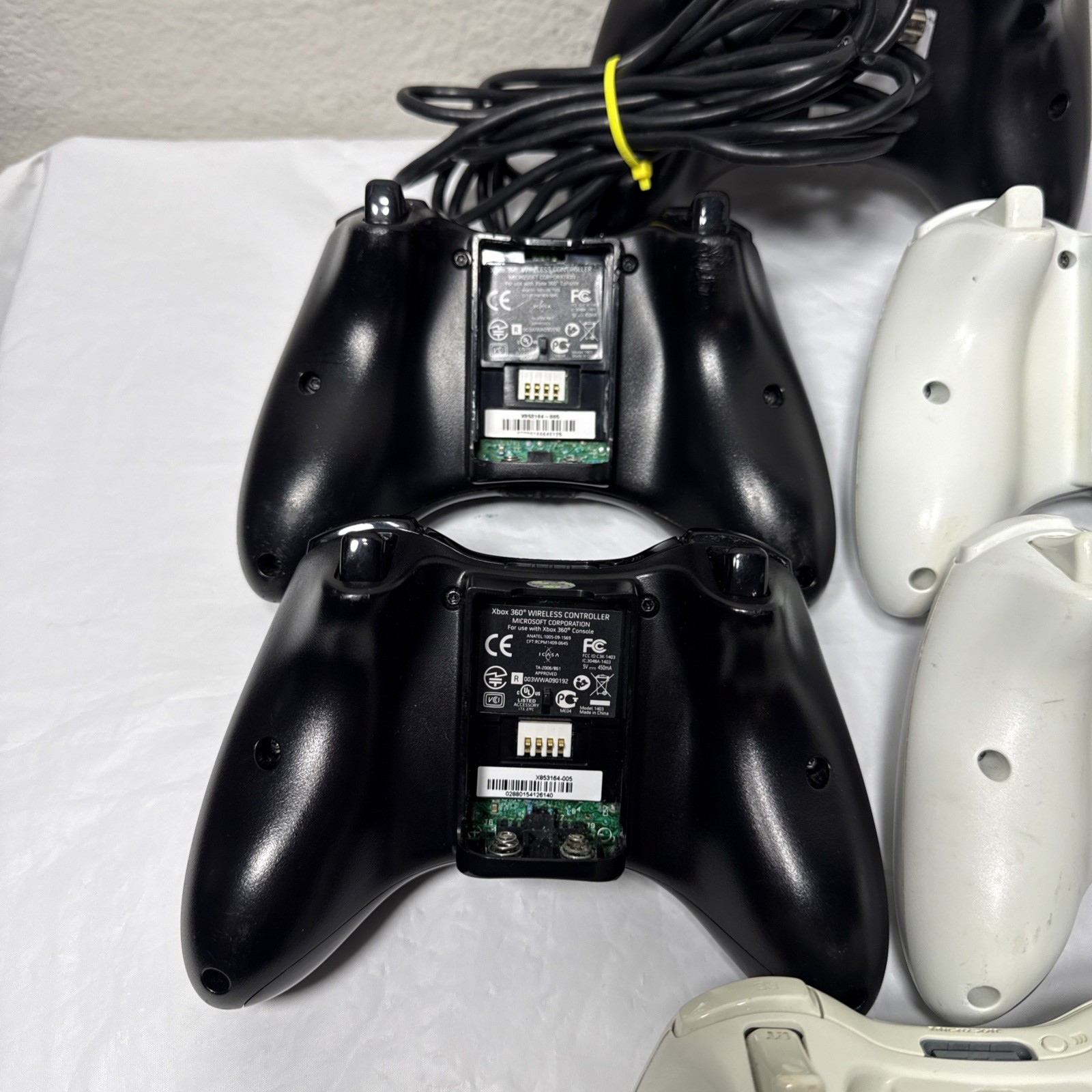Lot of 6 OEM Microsoft Xbox 360 Controllers Five Wireless And One Wired