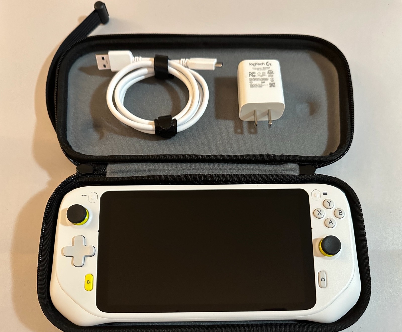 Logitech G Cloud White 64GB Gaming Handheld – Mint Condition w/ Case & Charger