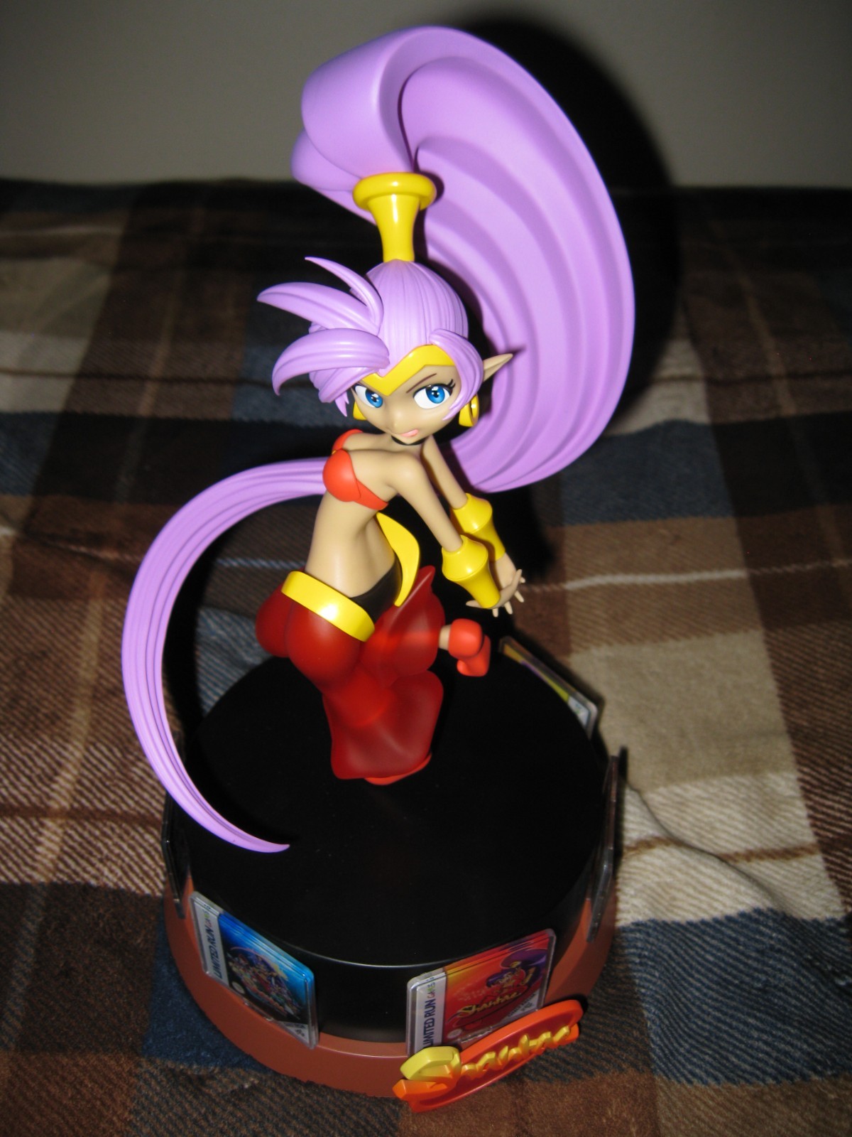 Shantae – Limited Run Games 20th Anniversary Statue + Acrylics (Box Damage)
