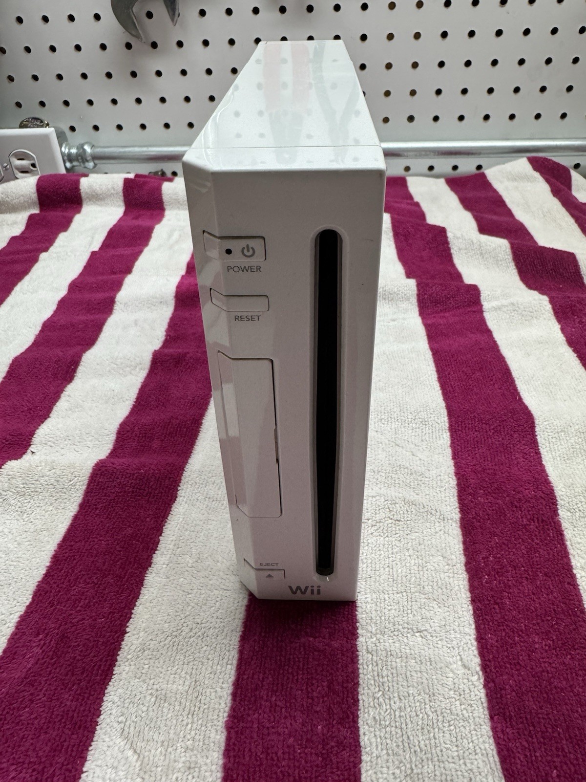 Nintendo Wii RVL-001 512 MB Home Console – White (Parts Only)