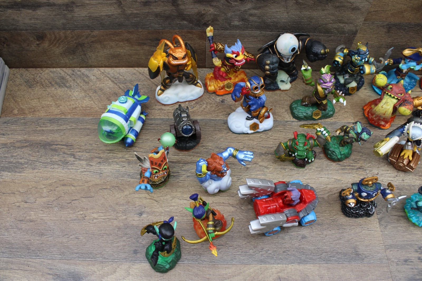 HUGE Lot Of 31 Activision Skylanders Character Figures Mixed Series Action