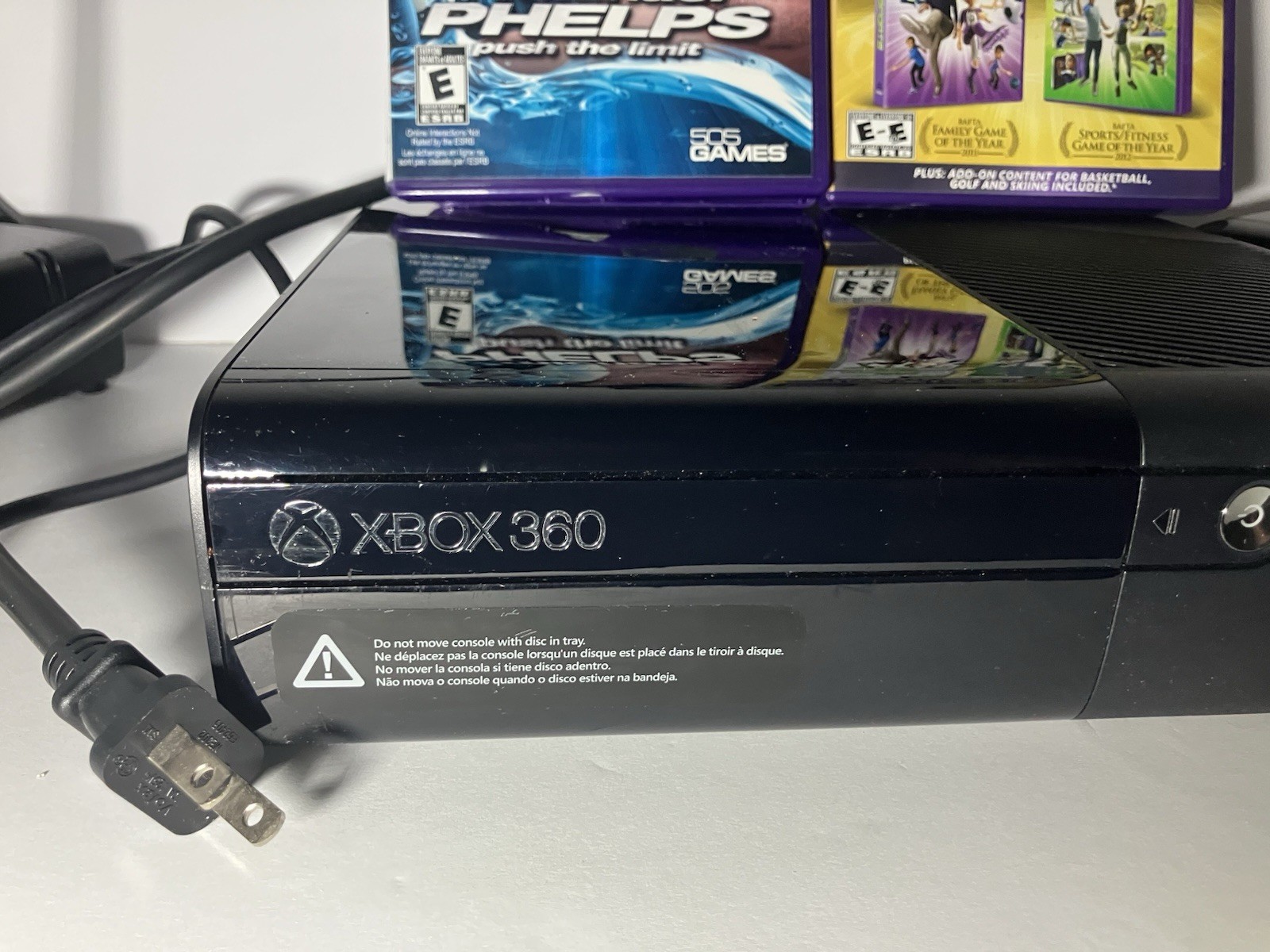 Xbox 360 E 1538 Console 250 GB HD, Cables, Kinect, Games