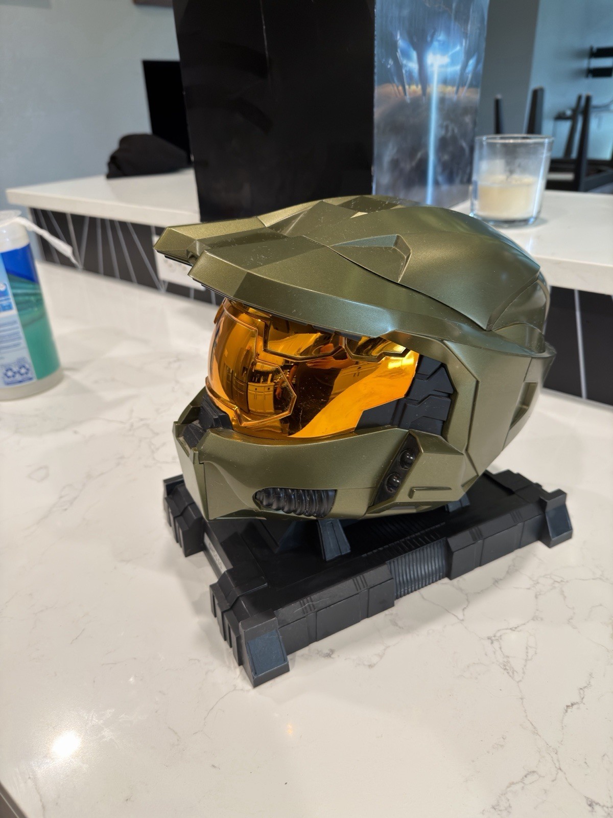 Microsoft Halo 3 Master Chief Helmet w/ Display Stand and Halo essentials.