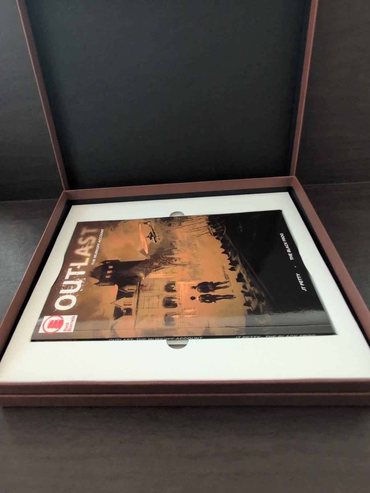 Outlast Bundle of Terror / Outlast 2 Murkoff Briefcase Edition – Switch Complete