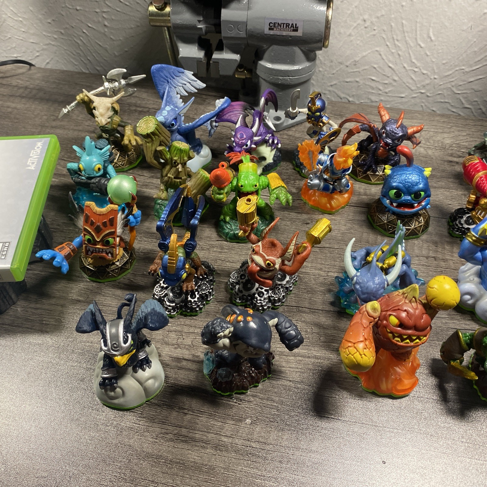 Skylanders Spyros Adventure Lot Of 27 Figures & Portal & Game Xbox 360 Tested