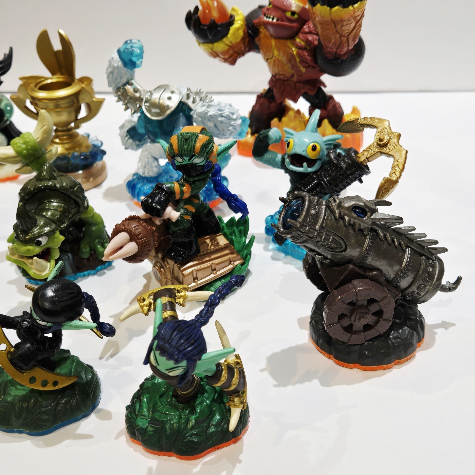 Skylanders Spyro’s Adventure & Giants Variety Lot Of 24 Figures Orange Blue Base