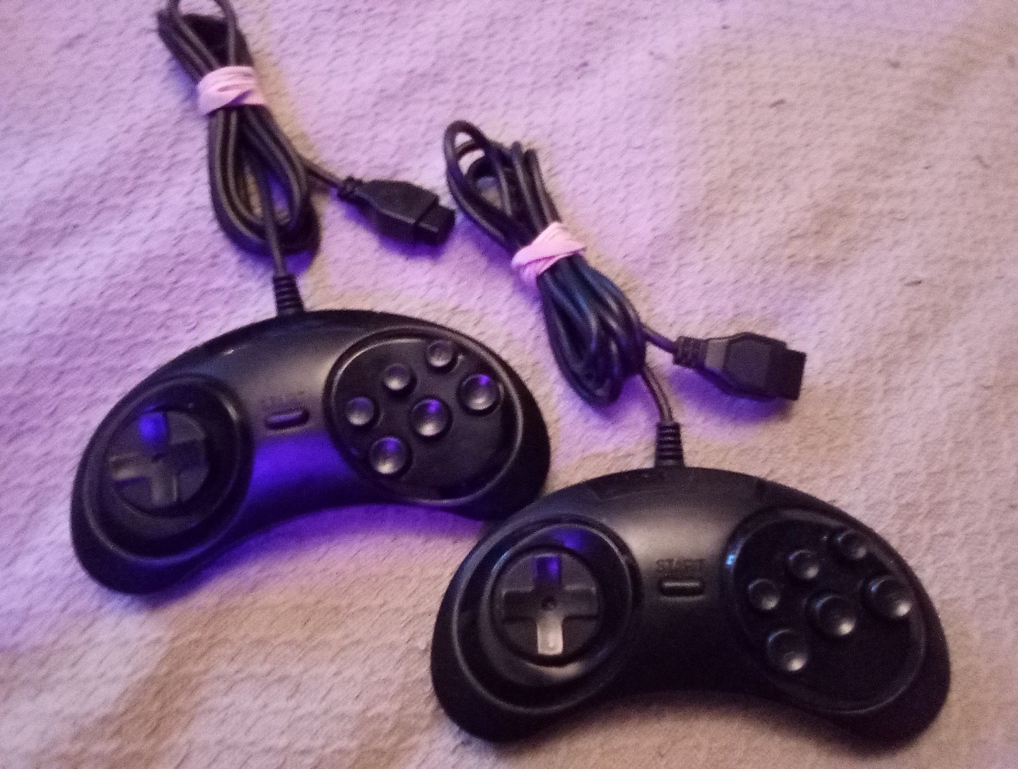 Unbranded/Generic Black Wired Controller / Game Pad For Sega Genesis Untested