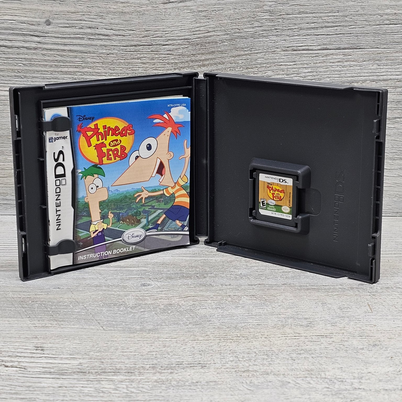 Phineas and Ferb Nintendo DS Complete CIB Tested Working Gadgets Agent P