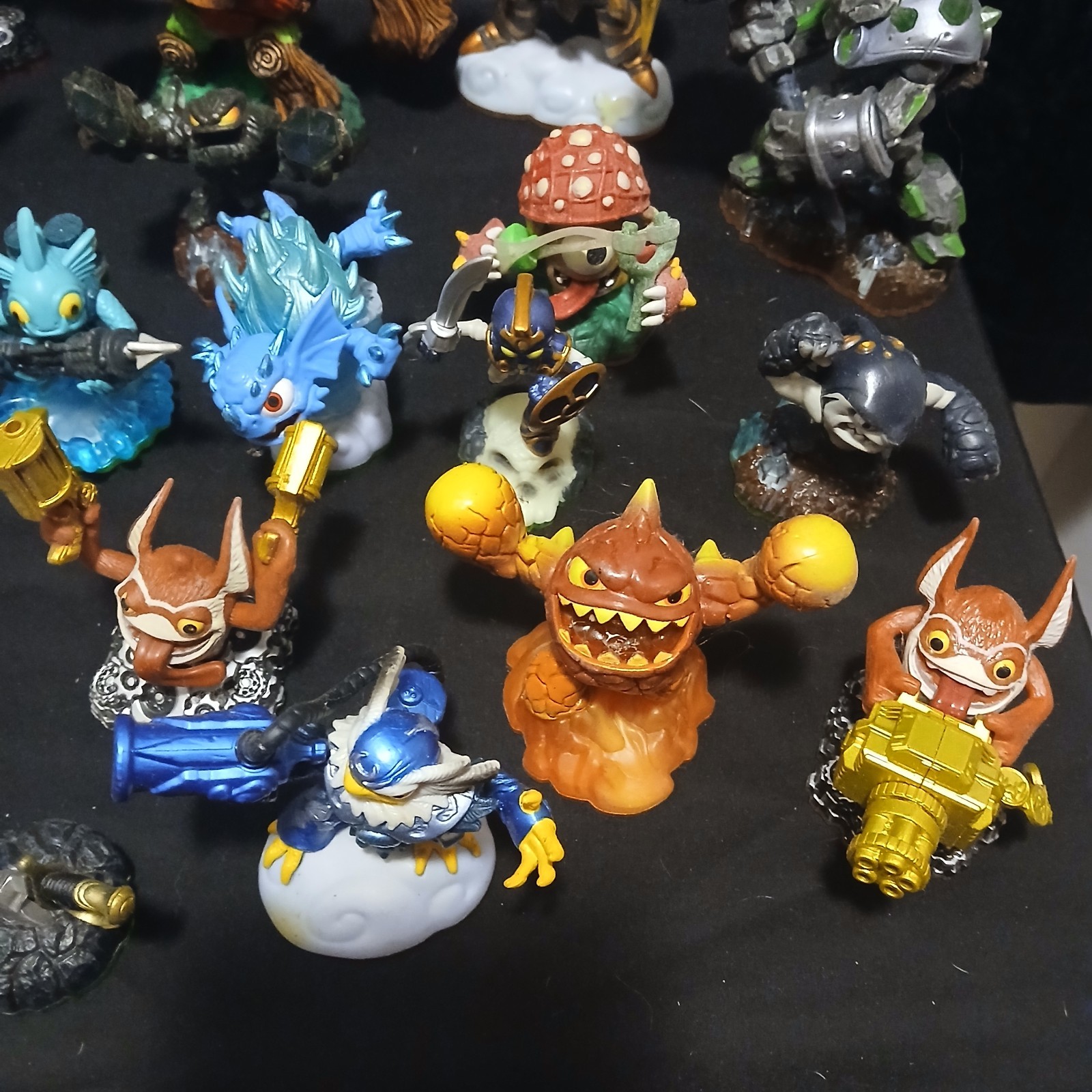 Lot of 46 – Skylanders Figures, Cards, Sticker, Manuals Assorted Untested☄️☄️#M