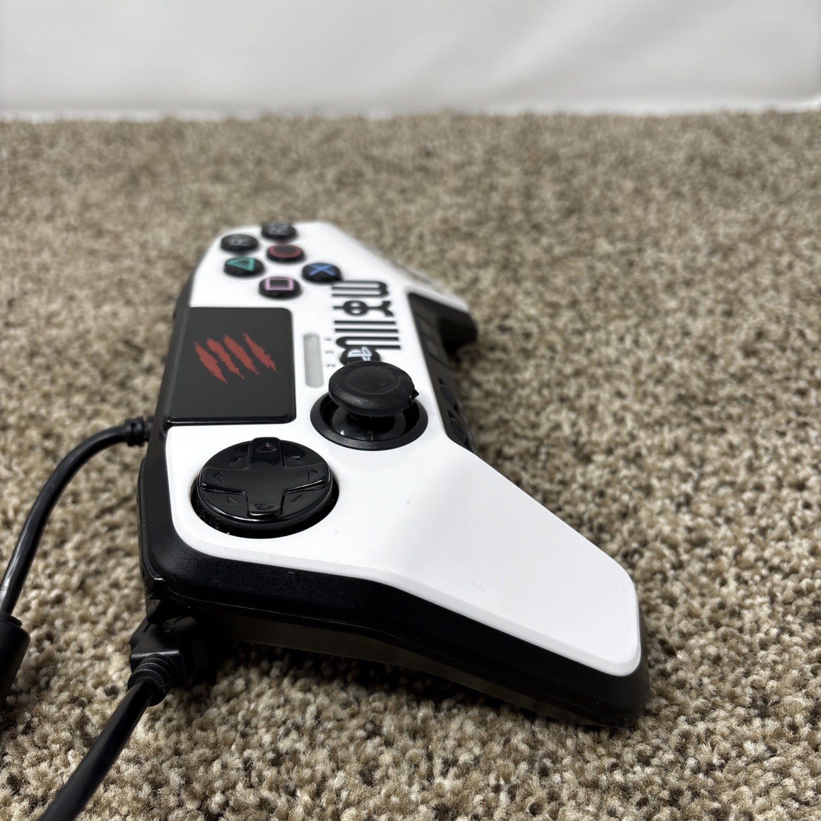 Mad Catz Street Fighter V Arcade Fight Pad PRO PS3/PS4 Controller White