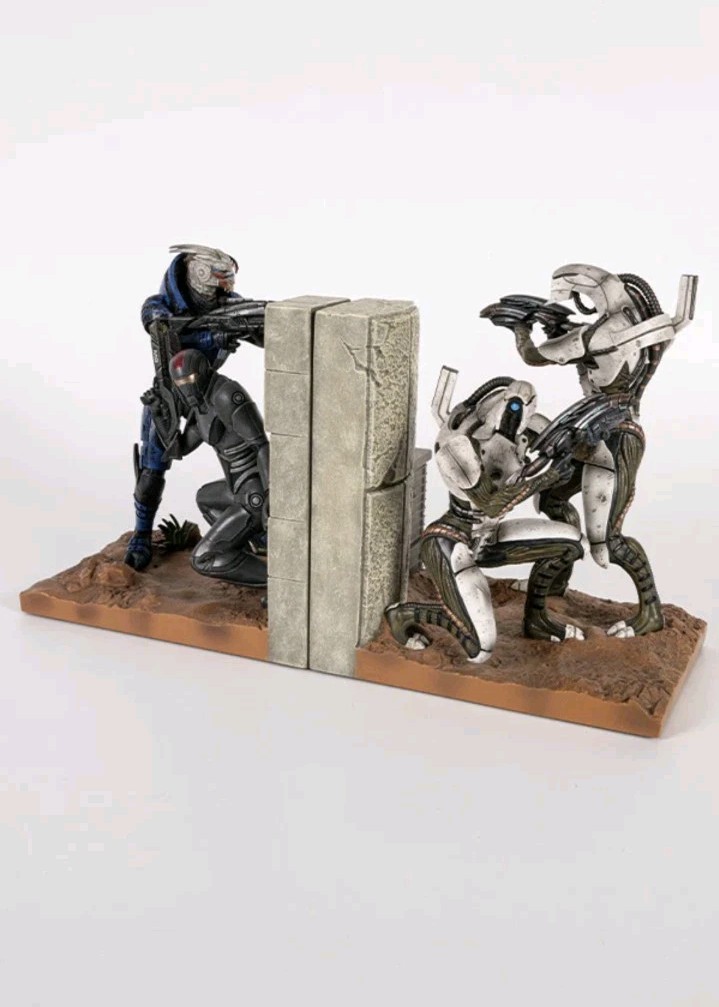 Mass Effect Cover Fire Garrus Shepard Vs Geth Bookends Statue Figure – FREE SHIP