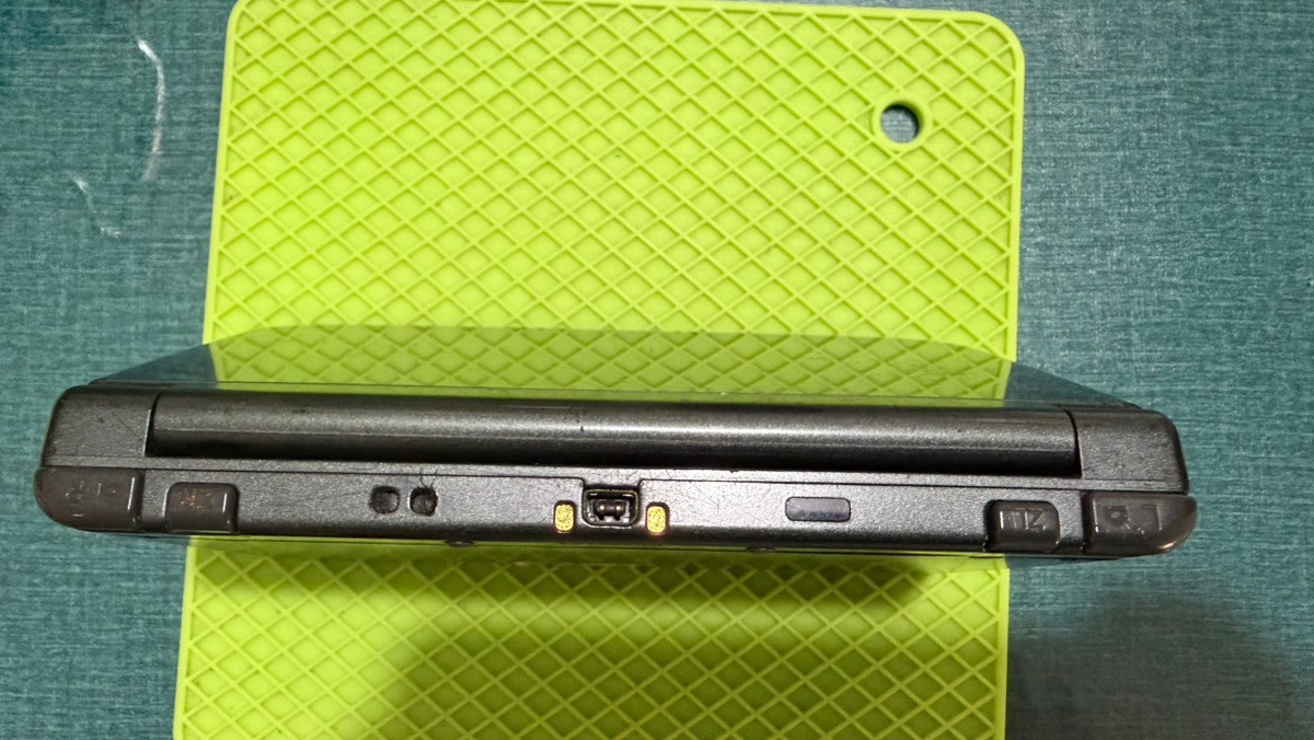 New Nintendo 3DS LL XL Metallic Black Console Japan NTSC-J Junk No Battery