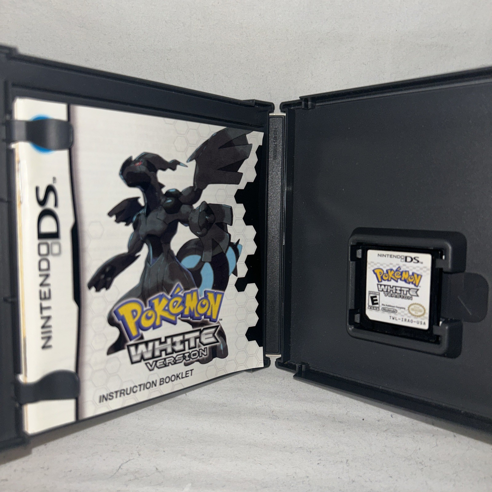 Pokemon Black and White Version Bundle Lot Nintendo DS Complete CIB Authentic