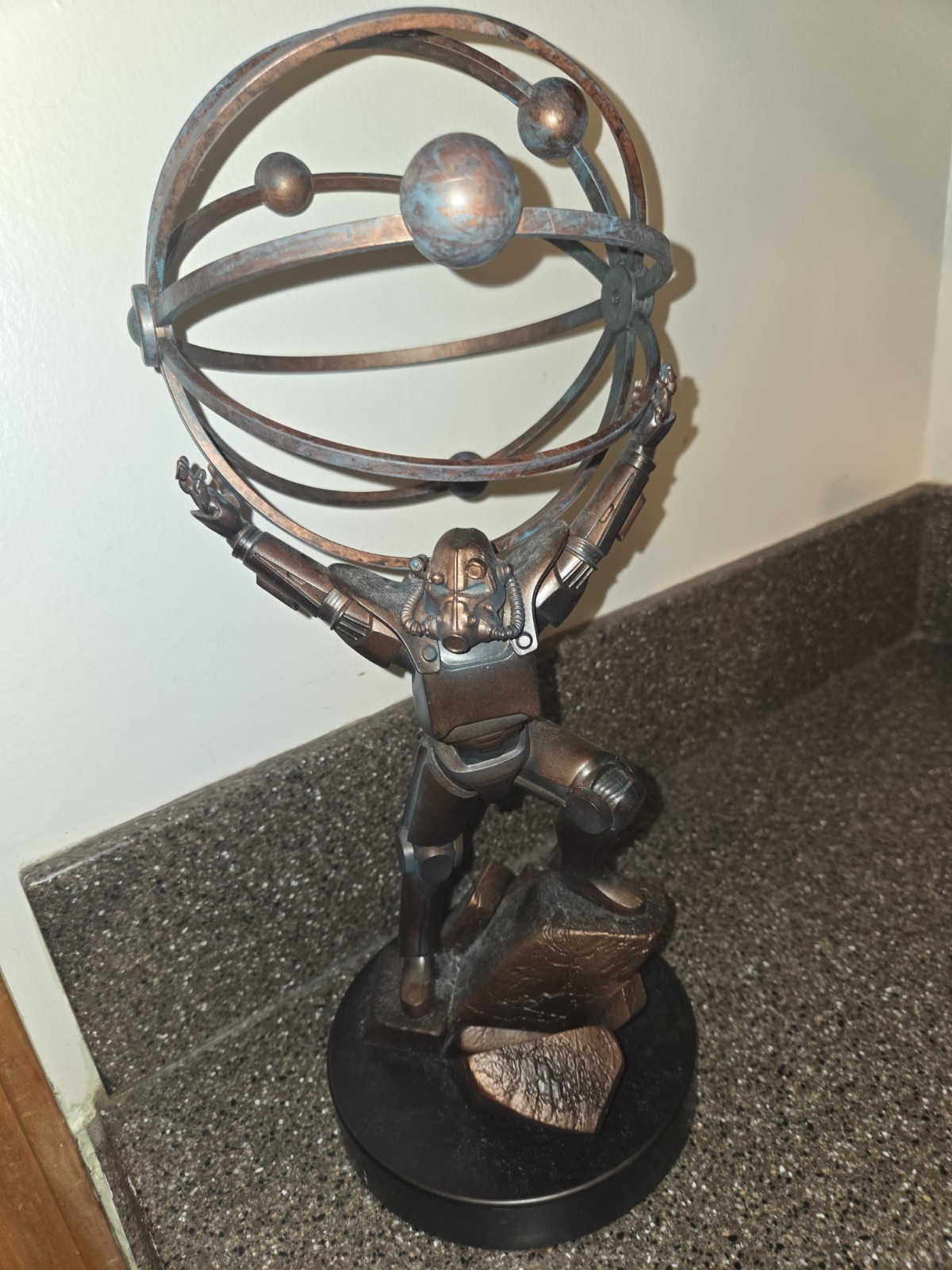 Fallout Atomic Atlas Statue By Chronicle Collectibles / Thinkgeek – No Box