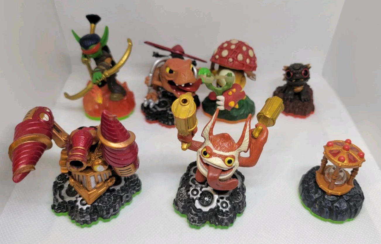 Activision Skylanders 29 Piece Lot Characters, Vehicles, Items, Weapons
