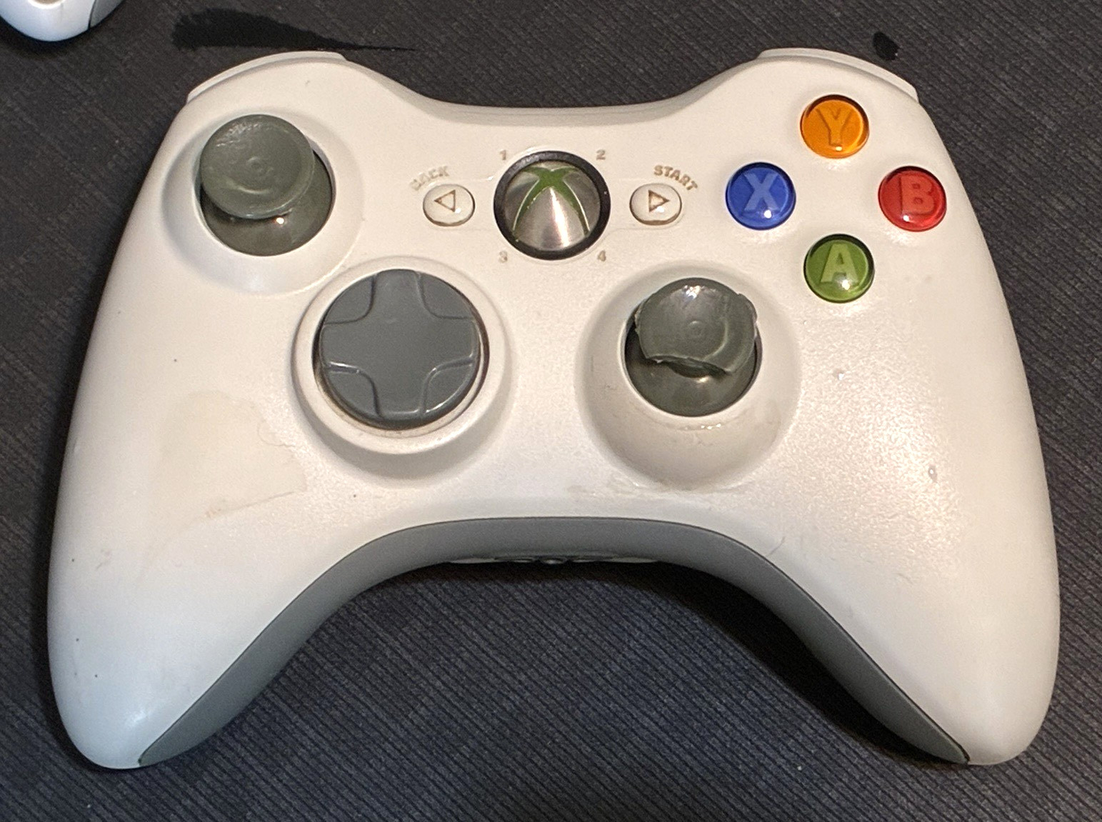 Microsoft Xbox 360 Wireless Controllers White, Lot of 3 Lights Up Untested Parts