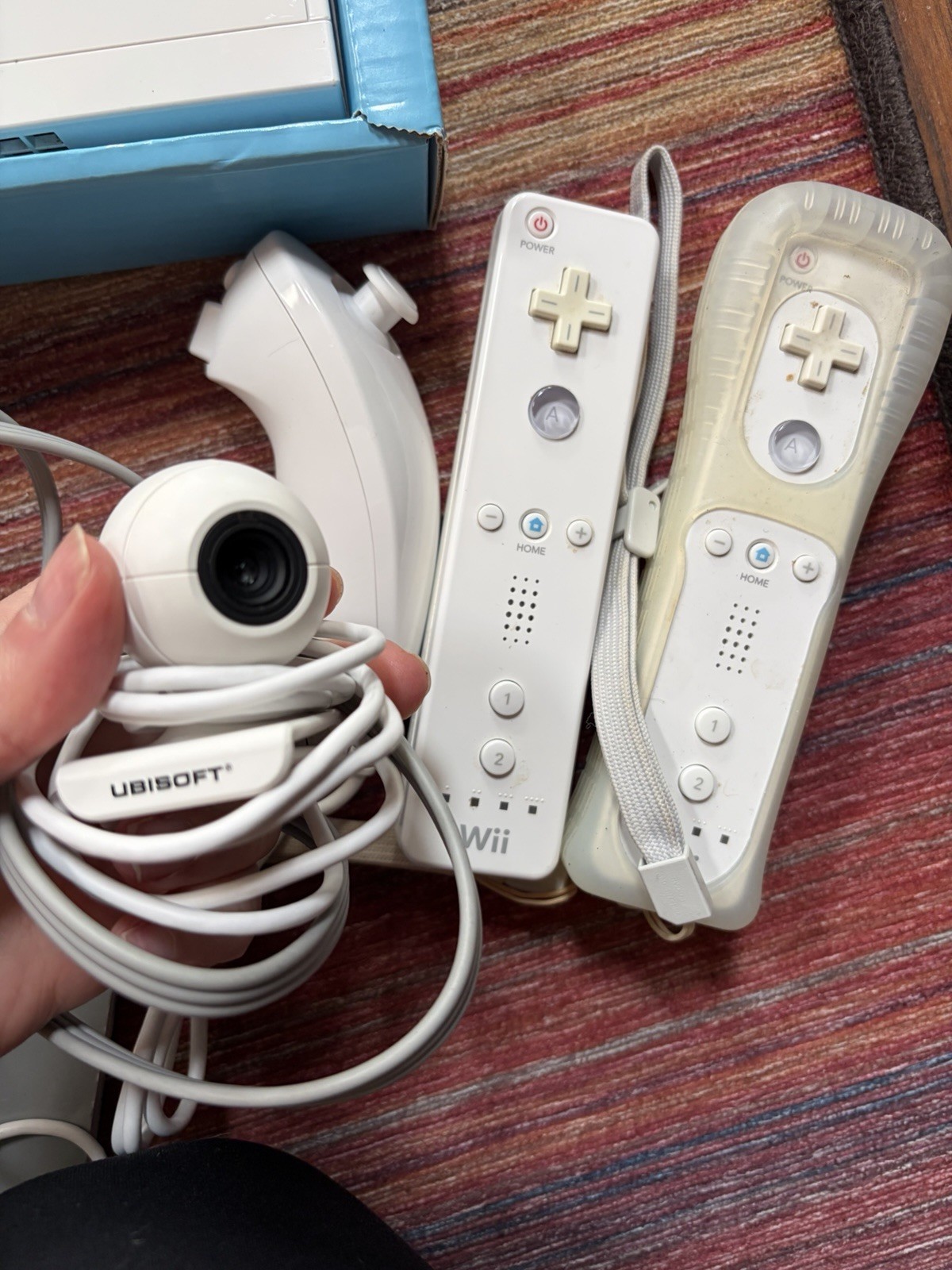Nintendo Wii Console Bundle w/ 2 Remotes, Nunchuk, Cables & Games Wii Sports