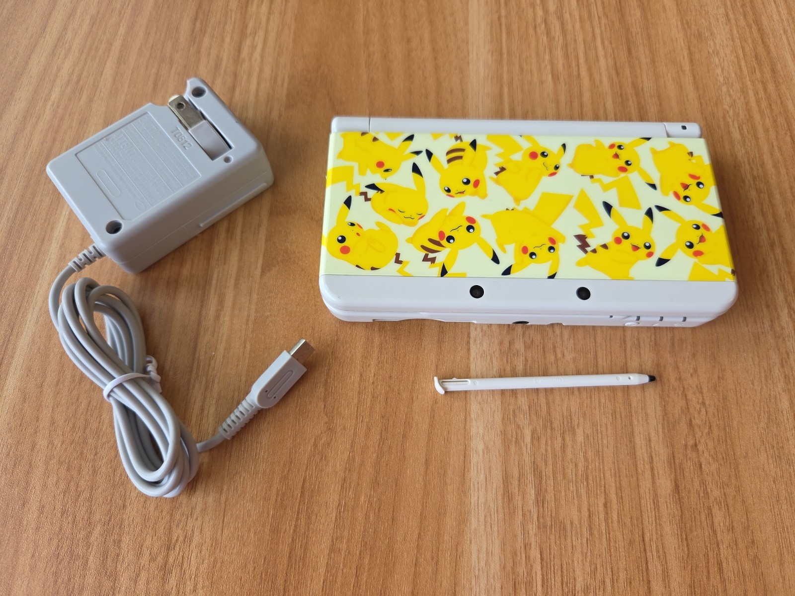 New Nintendo 3DS Handheld Console Rare KTR001 Pikachu cover Japan Region