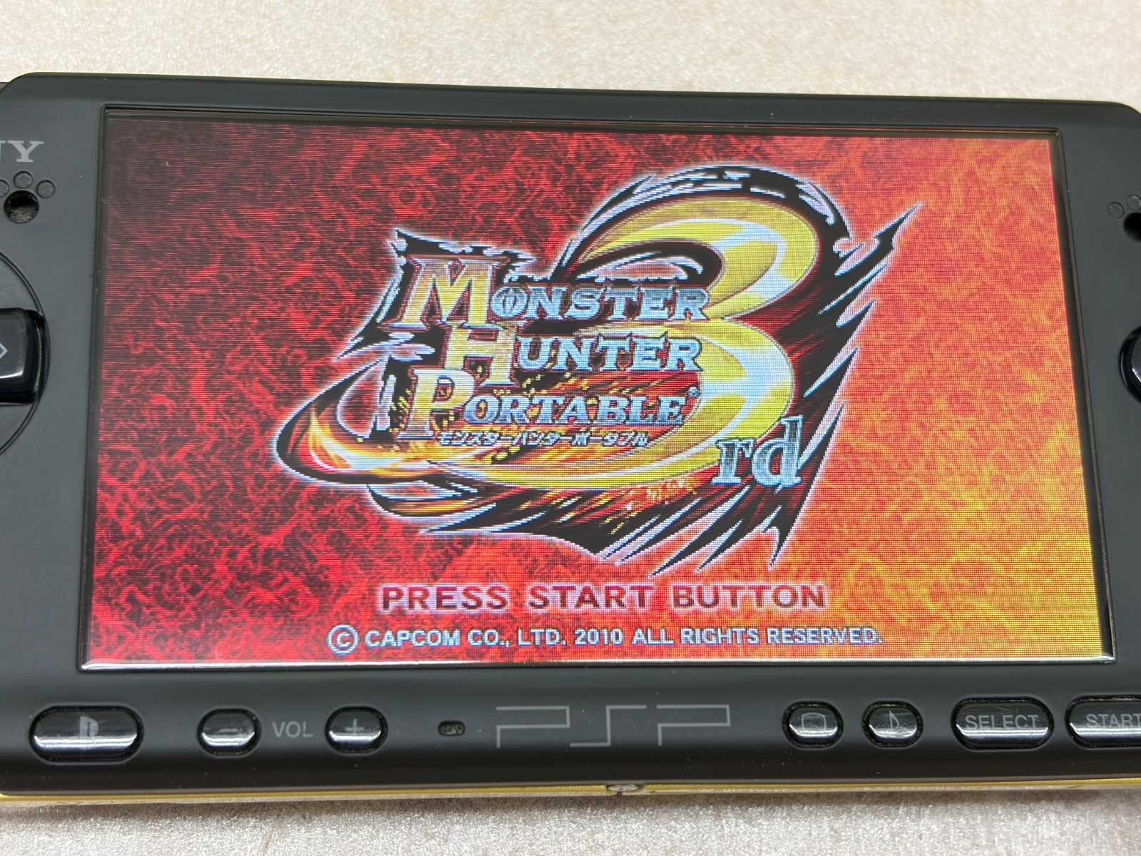 [RARE] SONY PSP-3000 Monster Hunter Portable 3rd Hunters Limited Model Gold