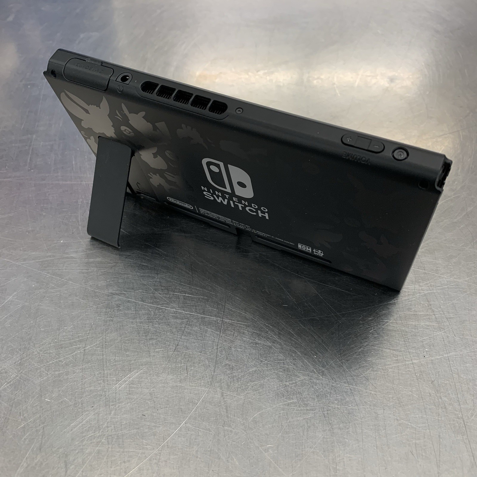Nintendo Switch Pokémon Let’s Go Pikachu Edition in Box 32GB Console