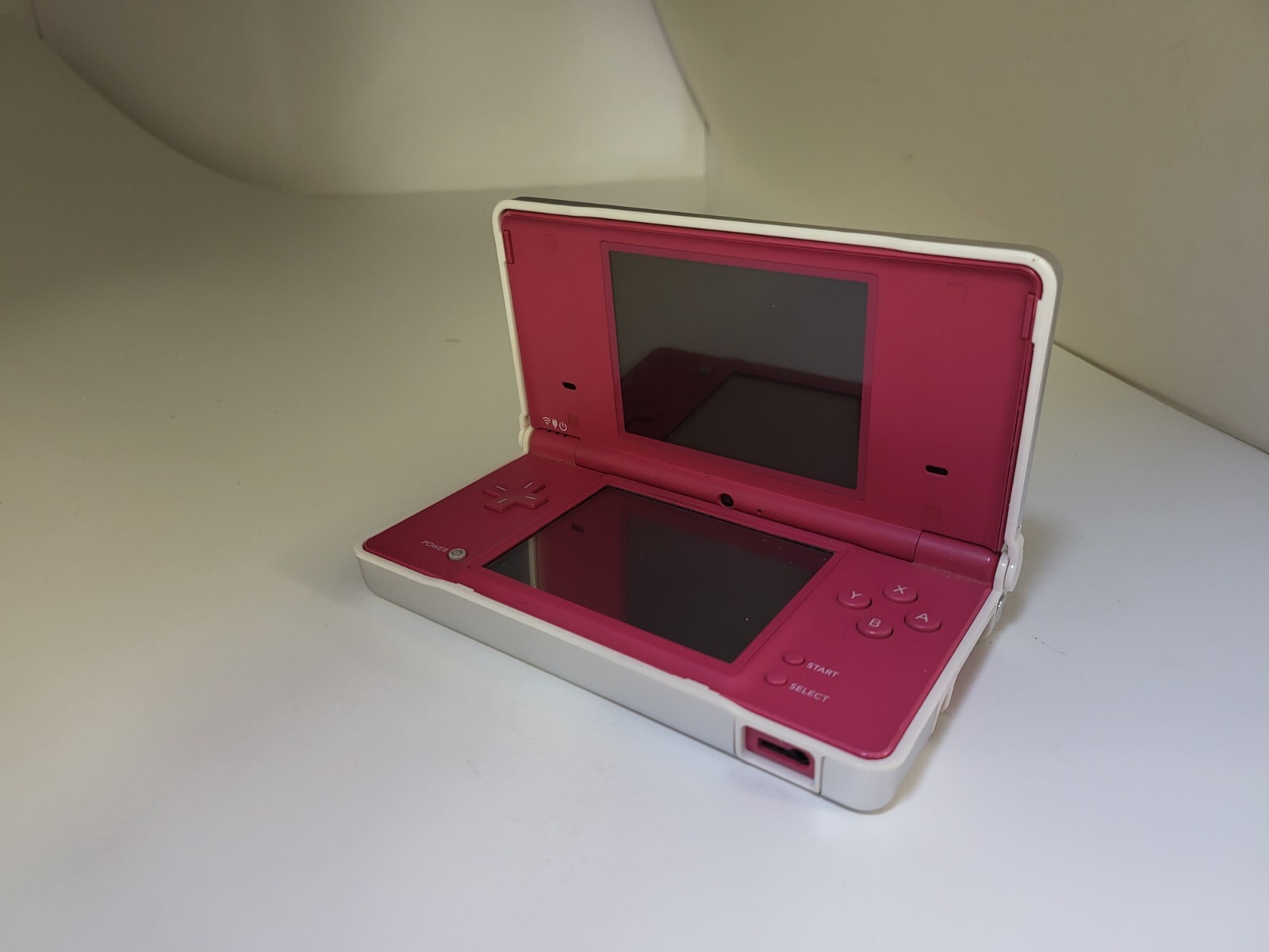 NEW Sealed Silver Aluminum Shell W/2 Stylus Pens for Nintendo DSi Hyperkin #42J