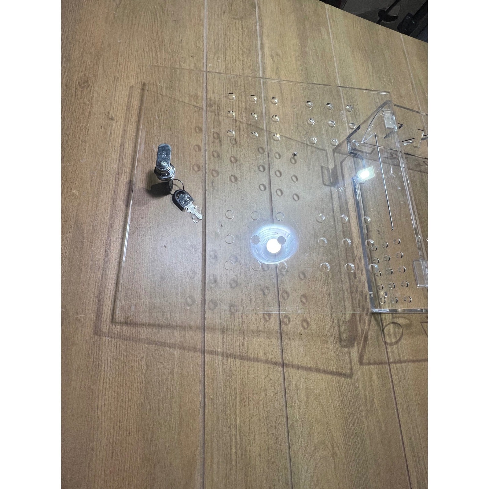 PlayStation 4 PS4 Acrylic Security Display Case with Lock and Keys Clear