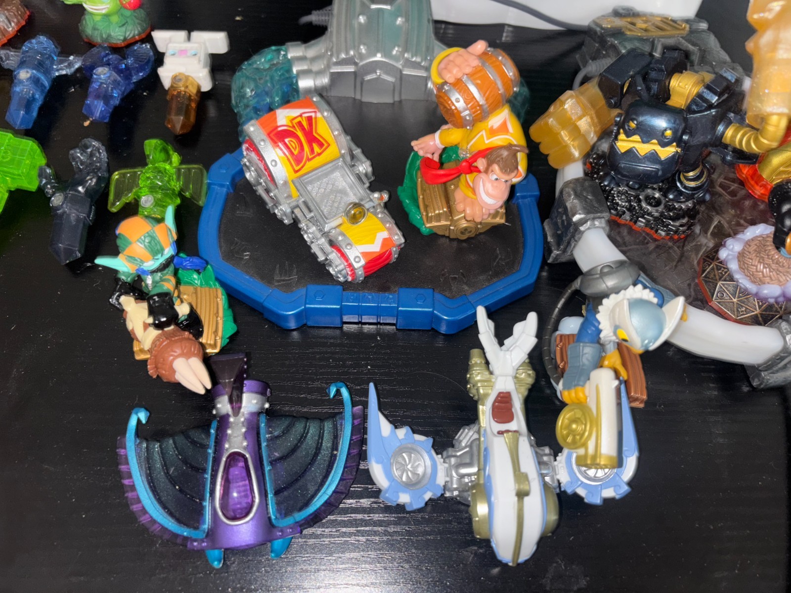 Skylanders collection with Flynn’s ship (not complete), 2 Portals, and 4 games