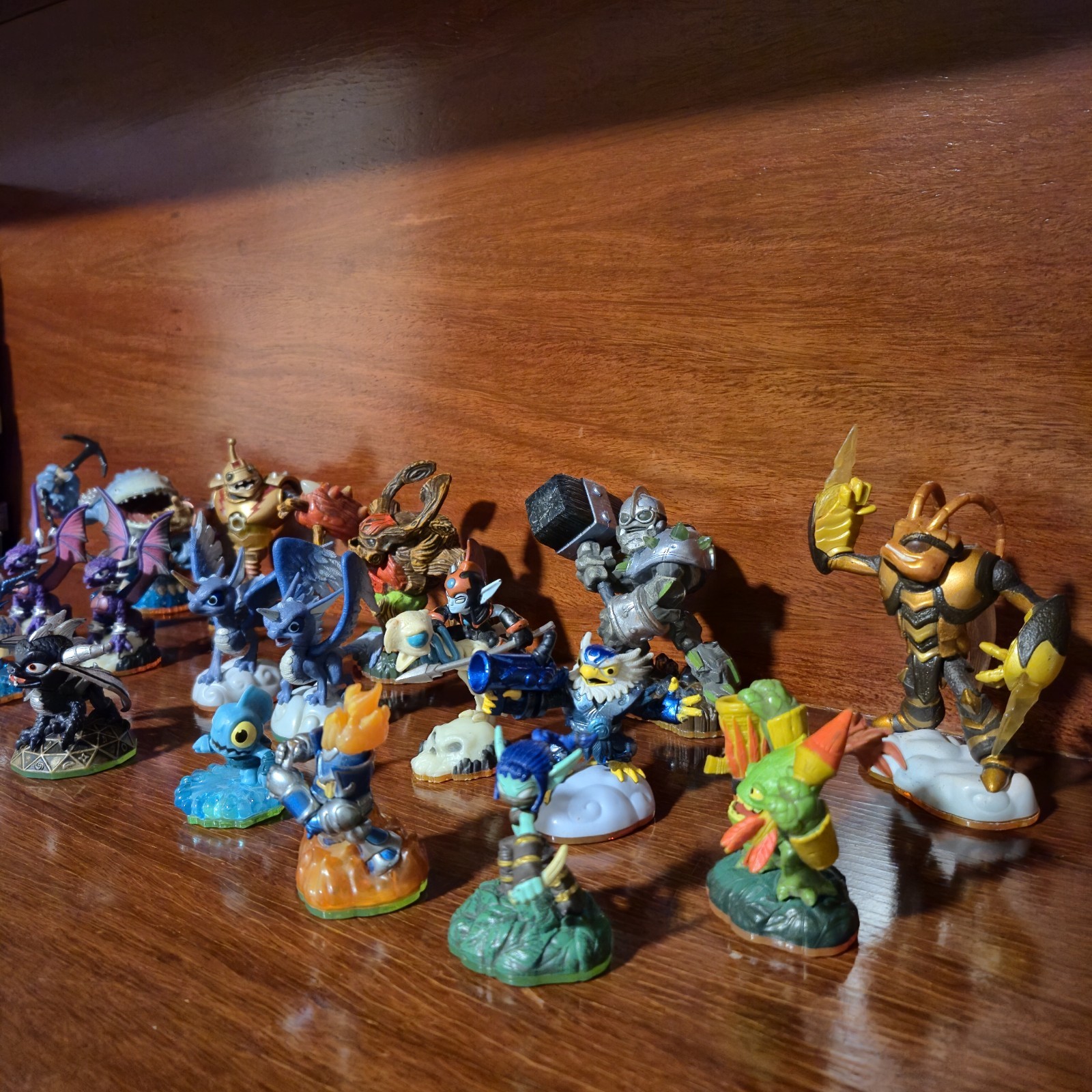 Skylander bulk Action Figurines x 22 includes rare Dark Spyro- *READ DESCRIPTION