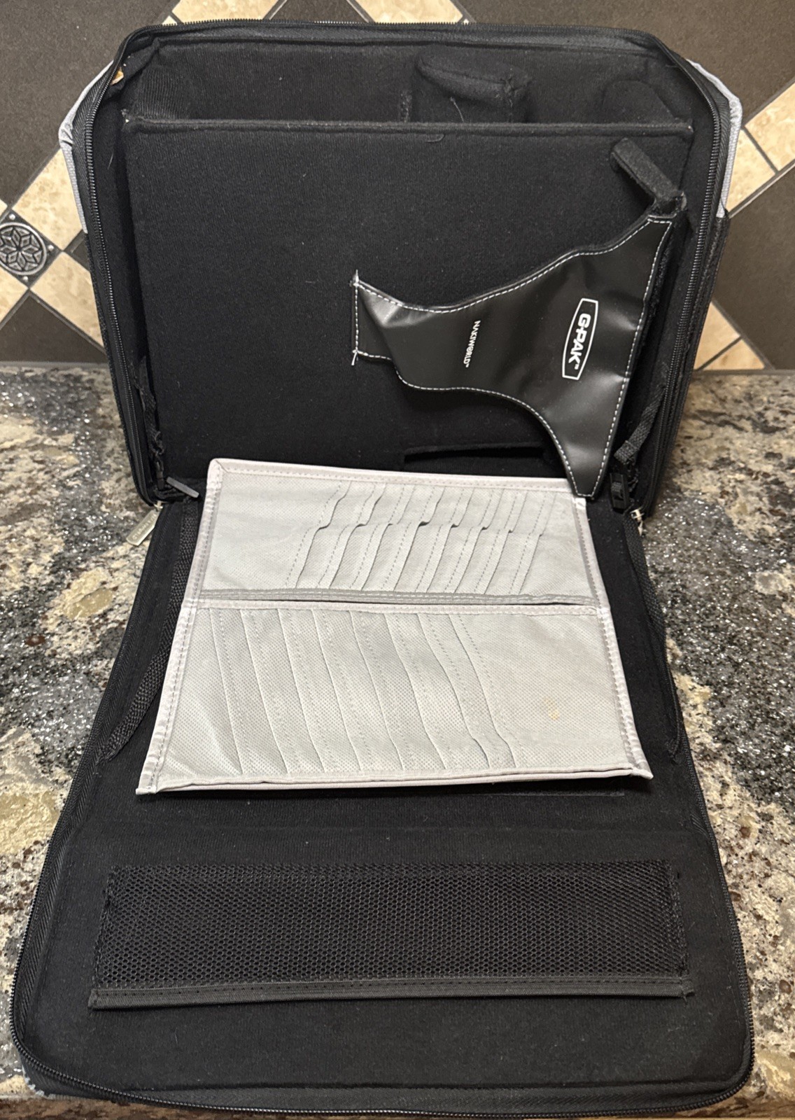 G-Pak Padded Travel Bag Nintendo Wii Naki World Gray & Black Case Carry Case