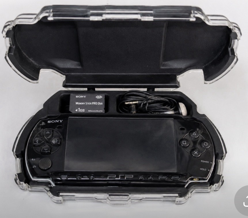 Logitech PlayGear Pocket Hard Case for Sony PSP / PSP Go Travel Carrying Case