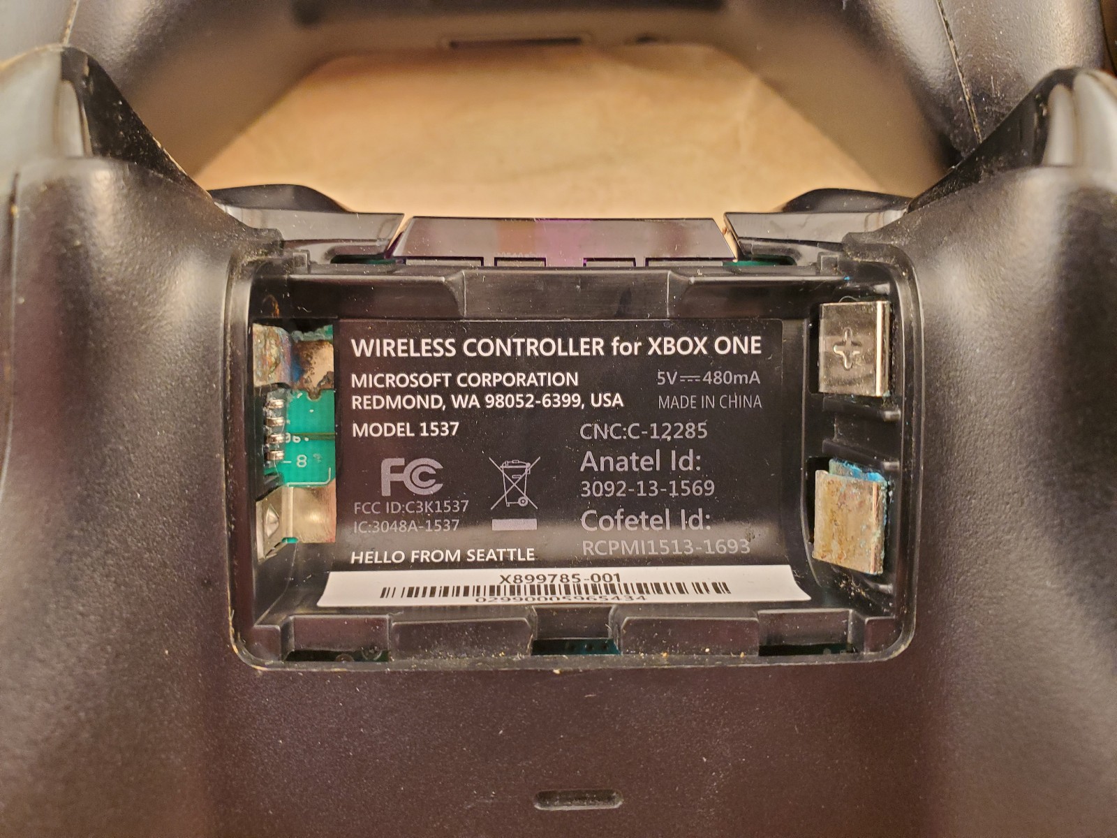FOUR (4) Xbox One/Series Wireless Controller 1537 (3) 1914 (1) does not power on