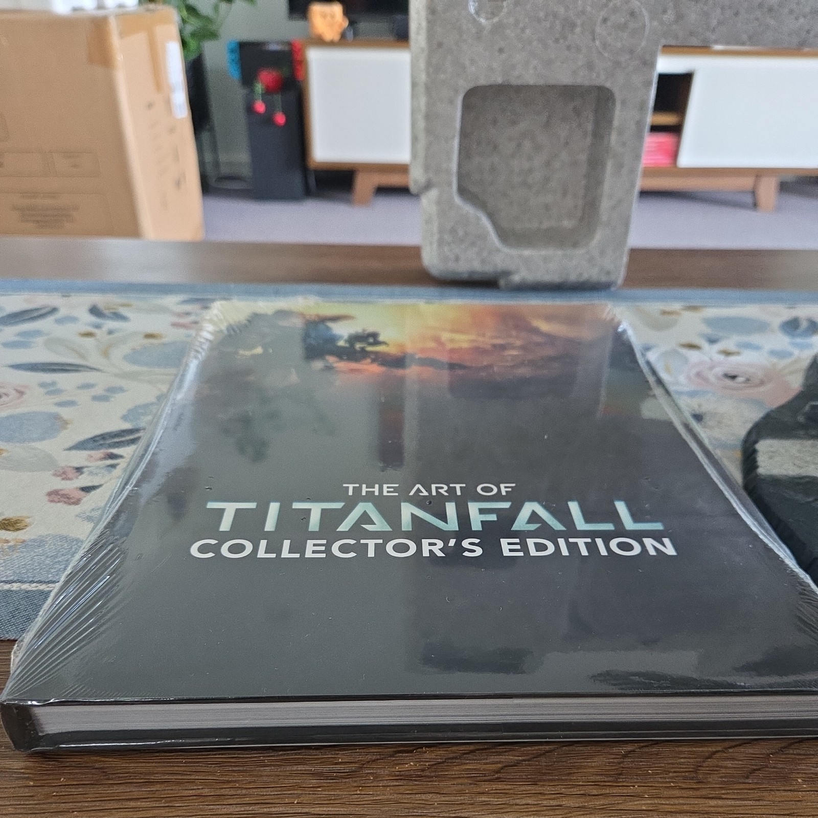 Titanfall Collector’s Edition Statue – Game and Poster not included – X box