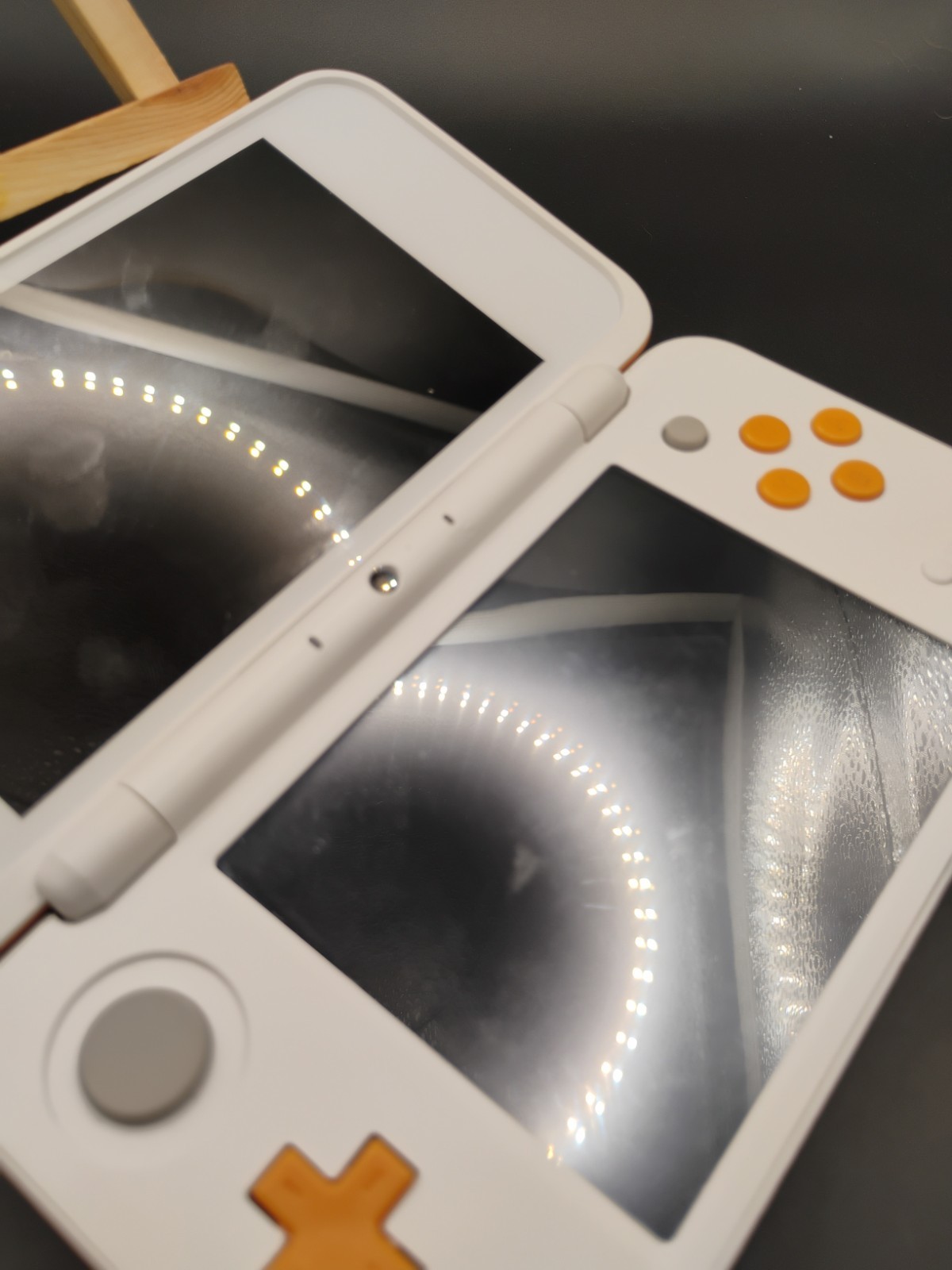 Nintendo 2DS XL White/Orange Console USED RIGHT BUMPER NOT WORKING READ DISCRIPT