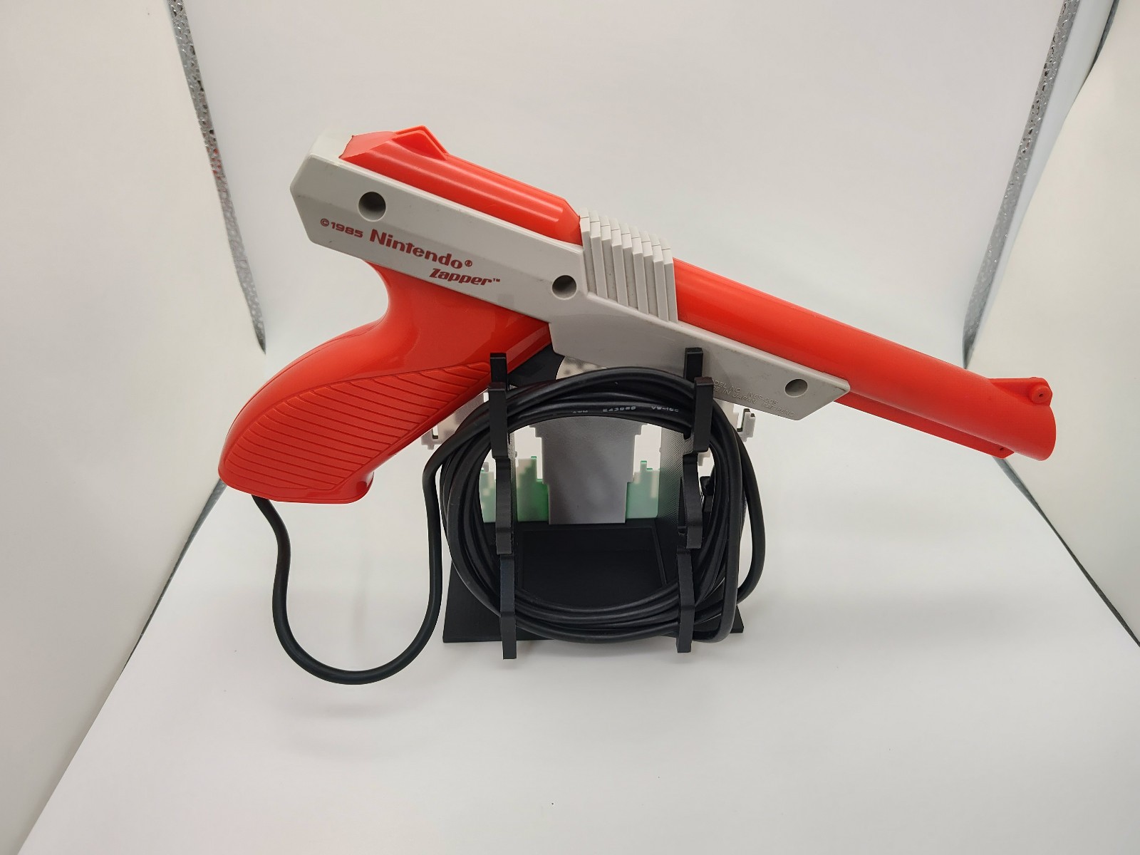 DUCK HUNT – NINTENDO NES ZAPPER DISPLAY STAND – CUSTOM COLOR OPTIONS
