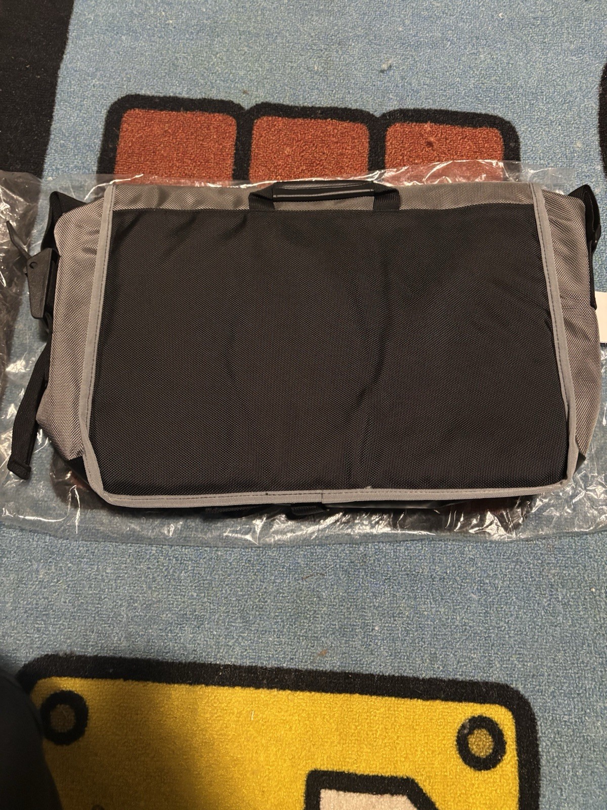 ThinkGeek Vault-Tec General Issue Survival Messenger Bag Fallout 4 Padded Adjus…