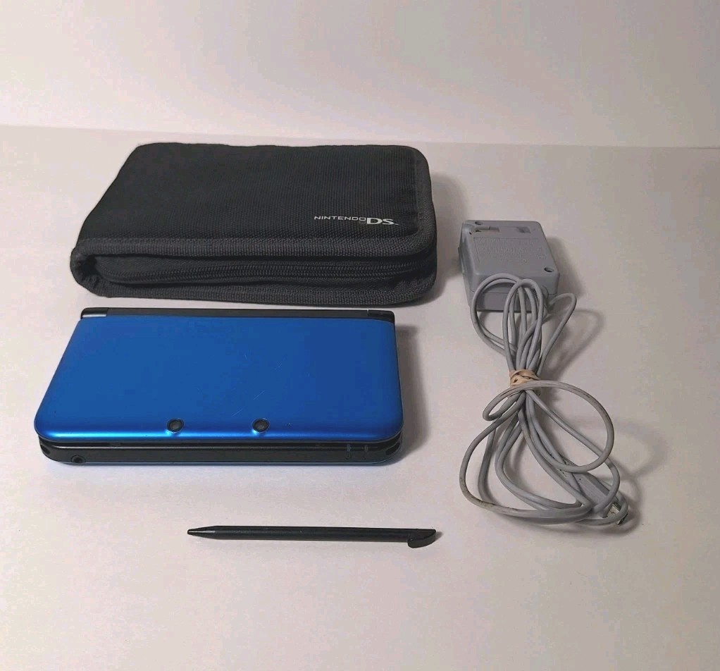 Nintendo 3DS XL Blue Black Handheld Console Charger Stylus Tested New Battery