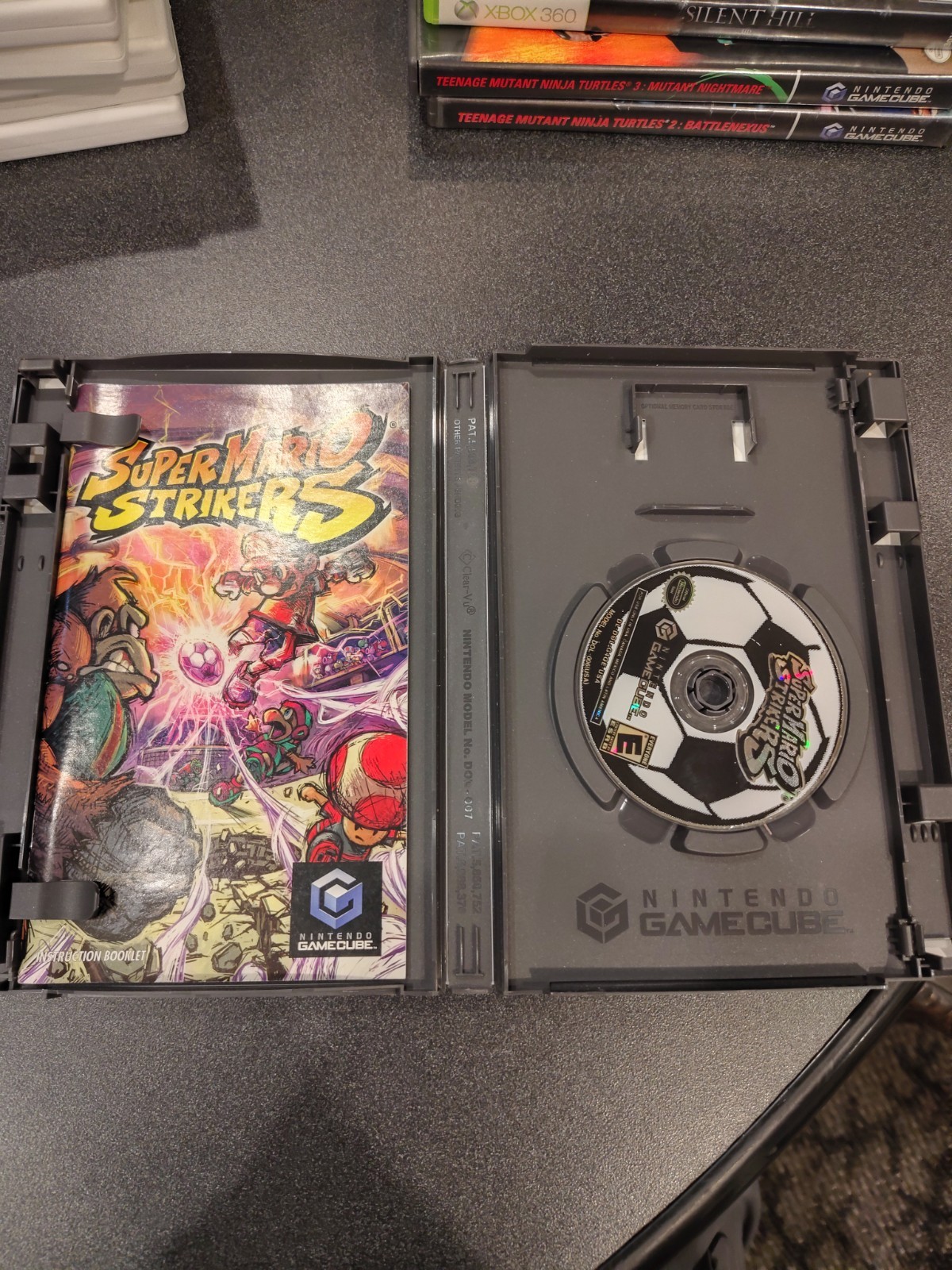 Super Mario Strikers (Nintendo GameCube, 2005) CIB