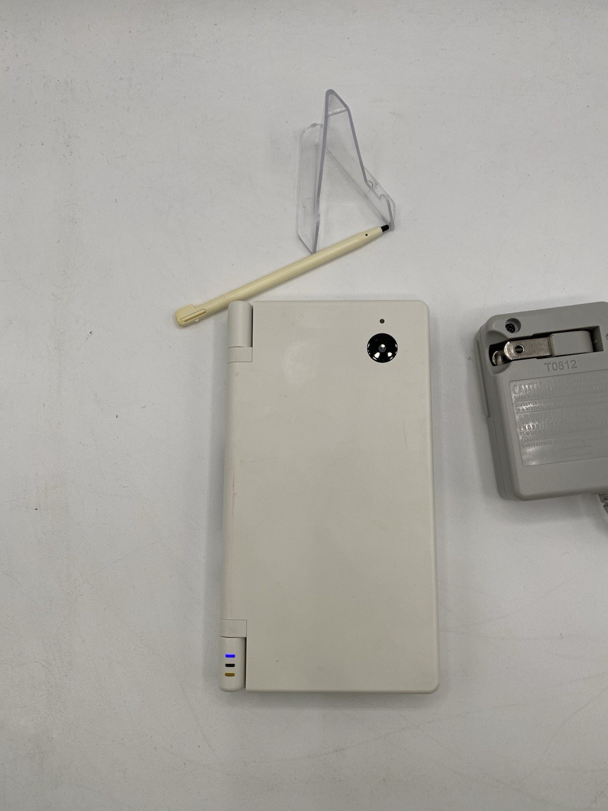 Nintendo DSi White Console Bundle w/ Charger & 16GB SD Card