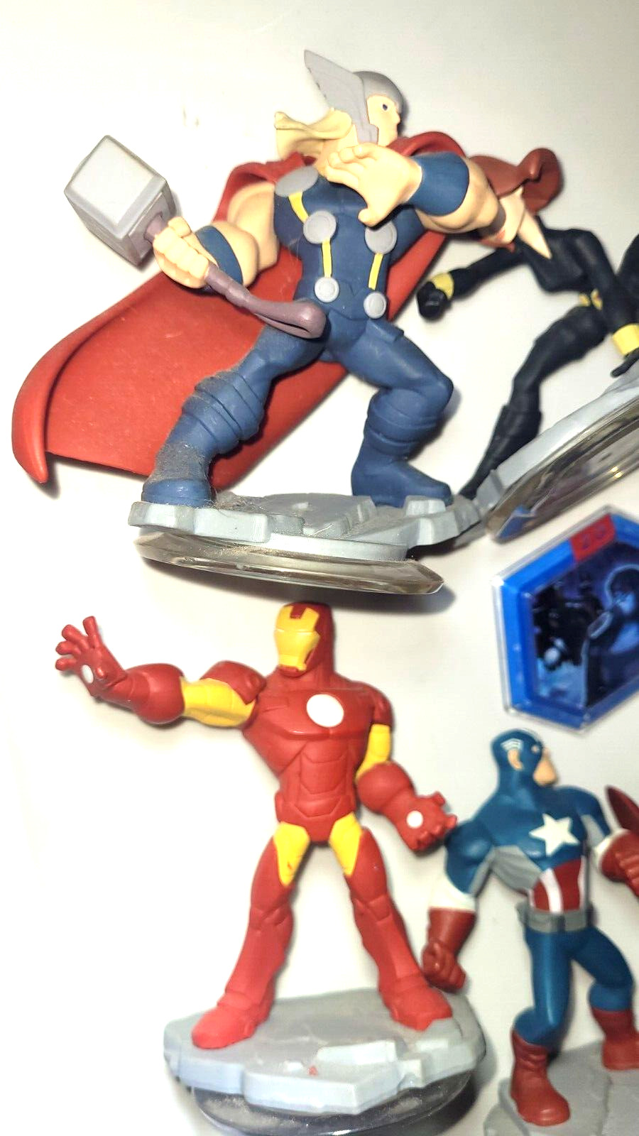 Disney infinity lot: Ironman Tower Hulk Nick Fury Captain America Thor Hawkeye