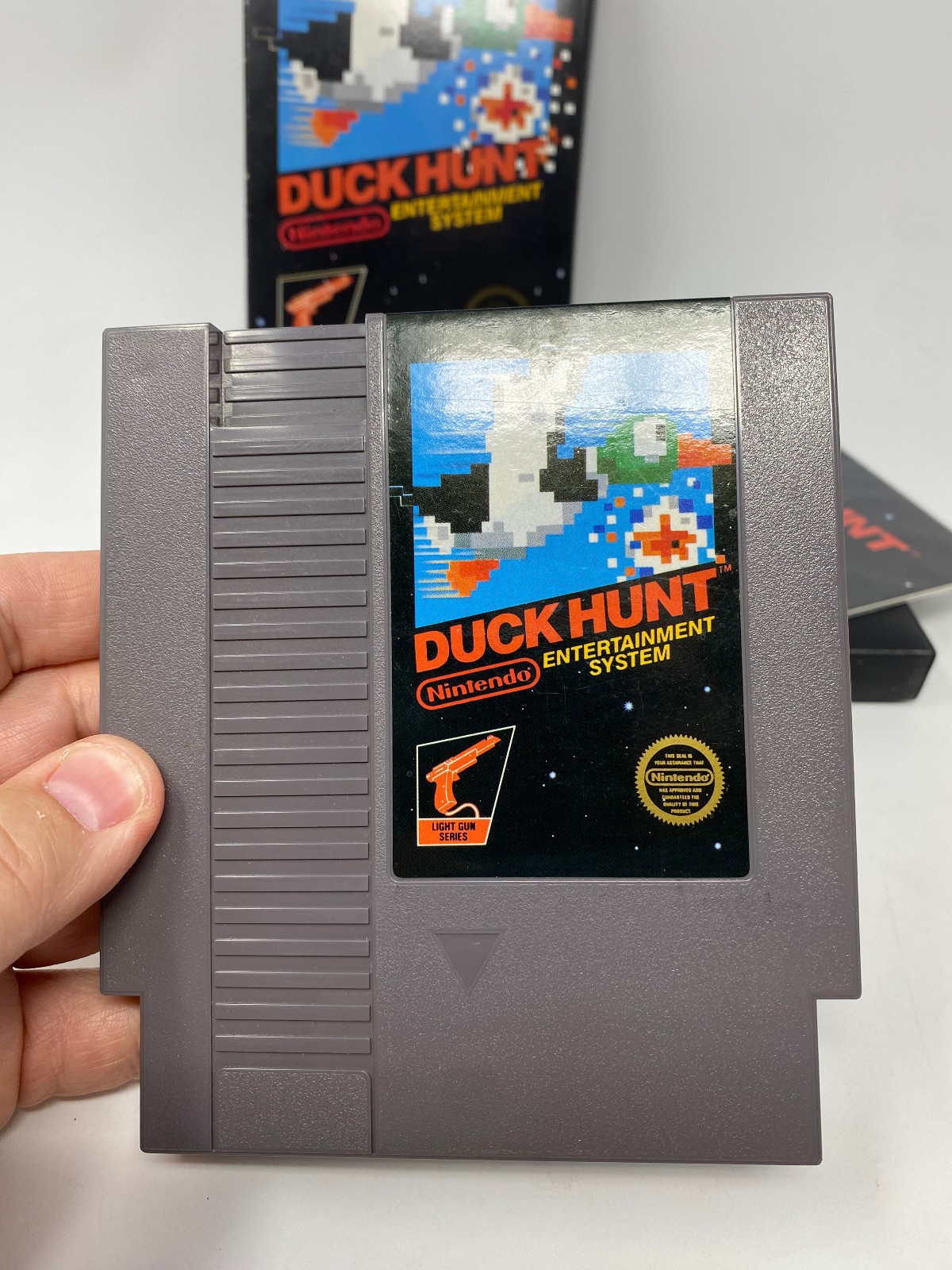 Duck Hunt Nintendo NES, 1985 5-Screw Unpunched Hangtab Complete CIB BLACK BOX