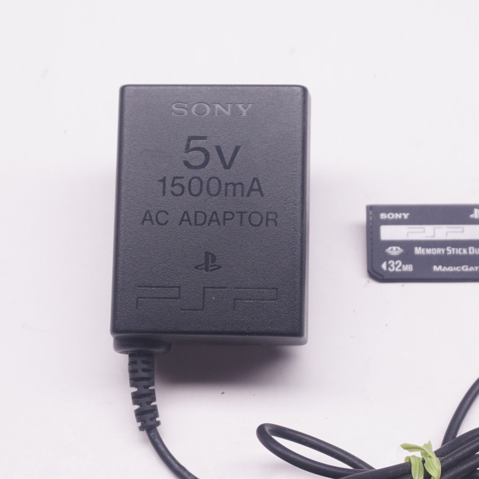 Sony Official OEM PSP Adapter 5v AC Adaptor + Memory Card Stick Pro Duo 32mb Set